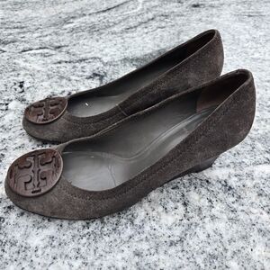 Tory Burch Sally Closed Toed Pump Wedge Heel Sz 9.5